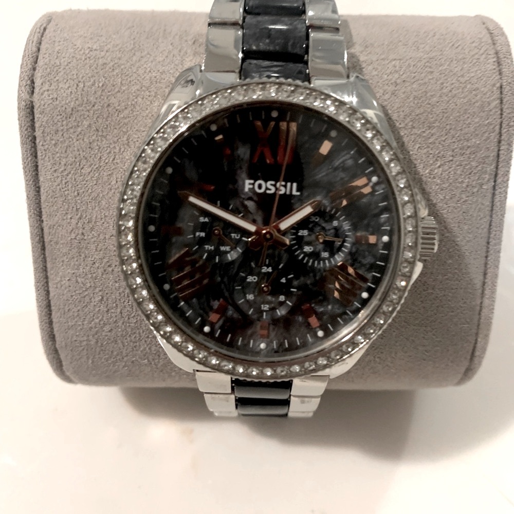 Womens Fossil Watch-Brand New